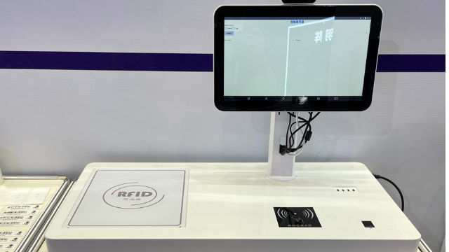 今日冬至，愿你不惧严寒，静待花开